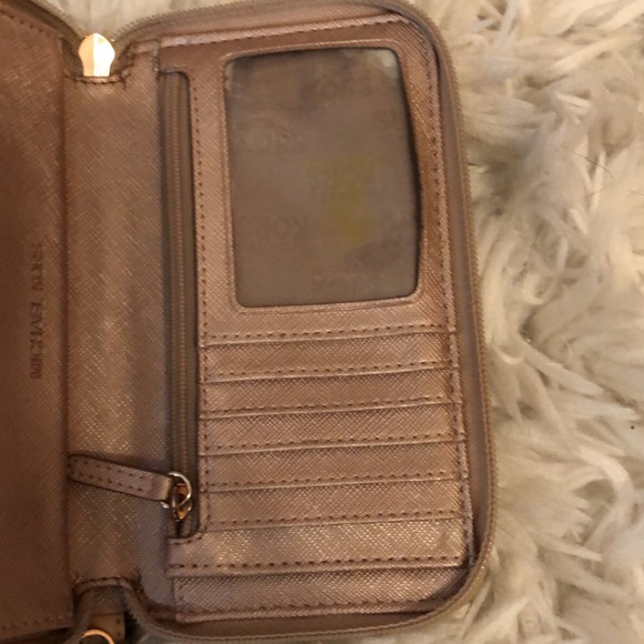 Rose Gold Michael Kors Wallet - Picture 6 of 7